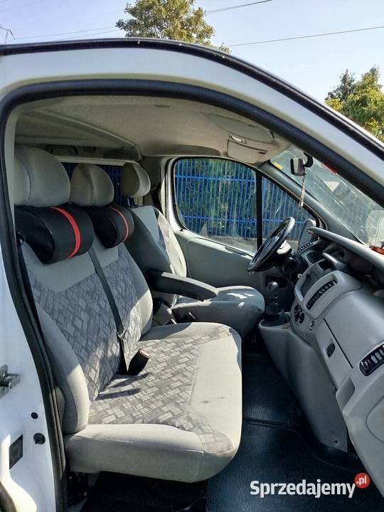Opel Vivaro 9 osobowy prywatnie 204 przebiegu Dąbrowa Górnicza