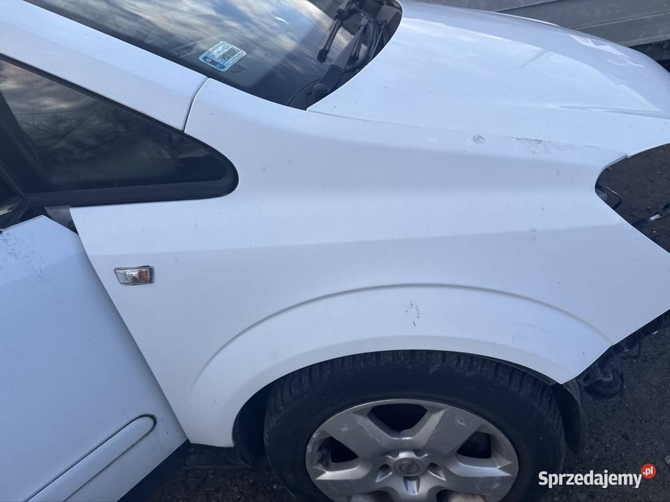 Błotnik prawy Opel zafira B Ostrów Wielkopolski