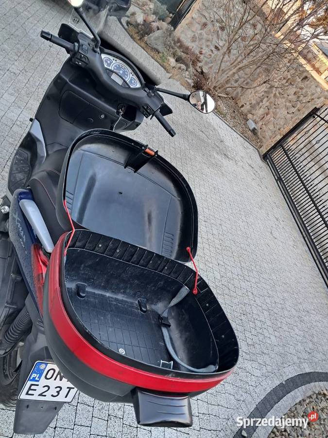 Skuter Yamaha X Nysa