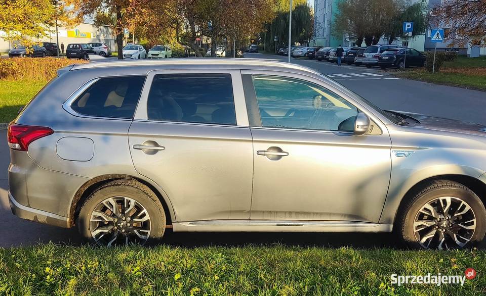 Sprzedam samochód Mitsubishi outlander phev Rok produkcji 2015 sprzedam