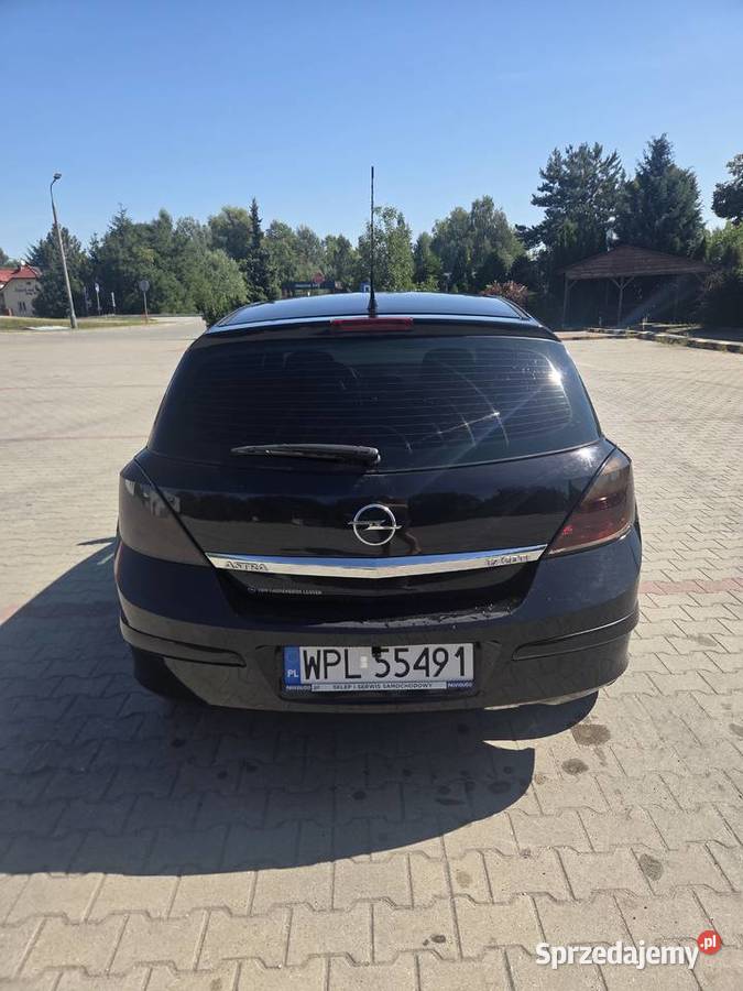OPEL ASTRA H nieuszkodzony