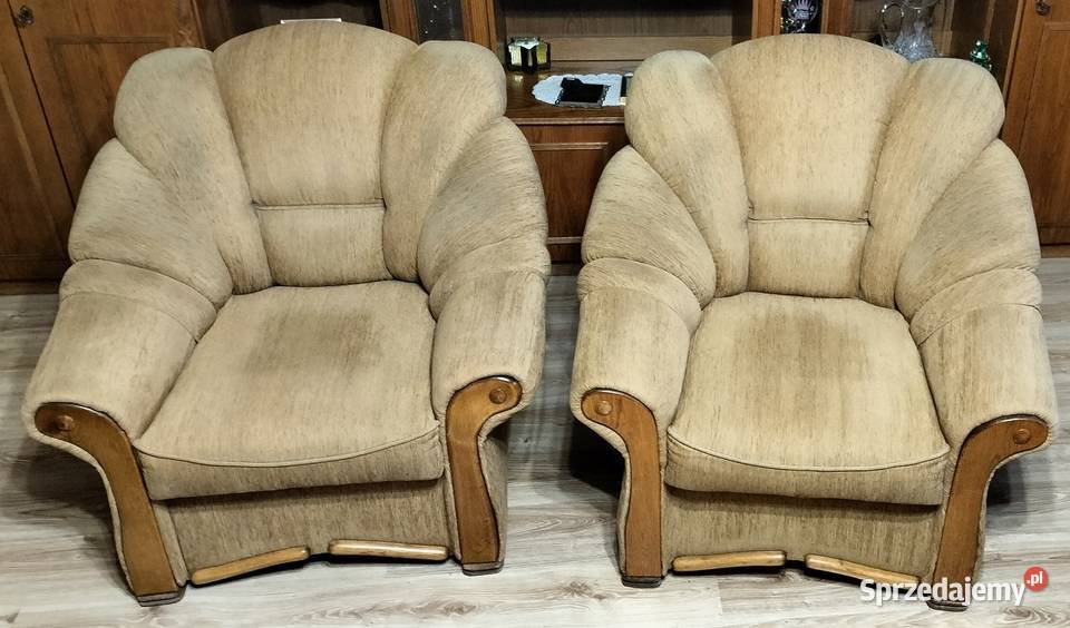 Dwa fotele wypoczynkowe kolor beżowy drewno Janowiec Wielkopolski