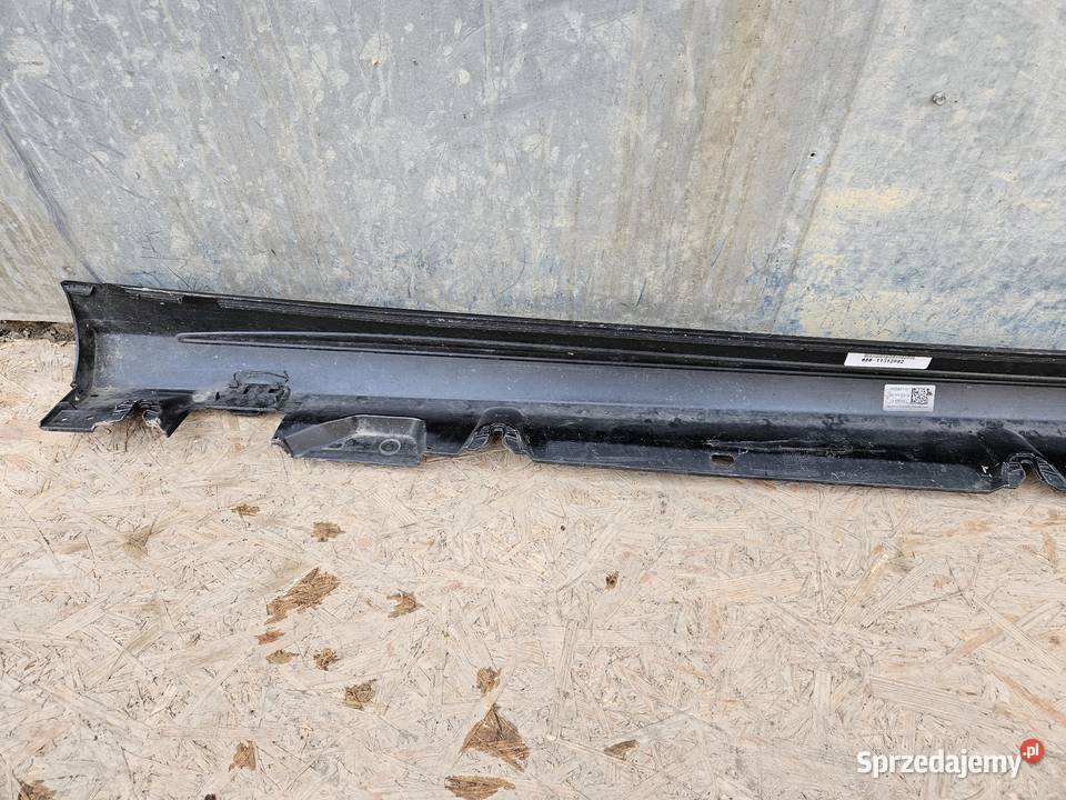 MERCEDES W205 AMG LISTWA PROGOWA LEWA osobowe