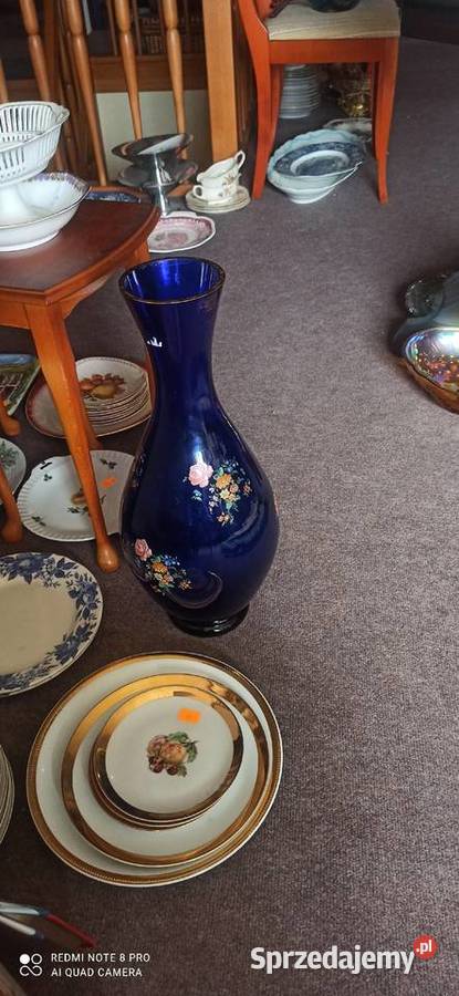 Wazon ze szkła kobaltowego W bukiecikami pomorskie Gdańsk