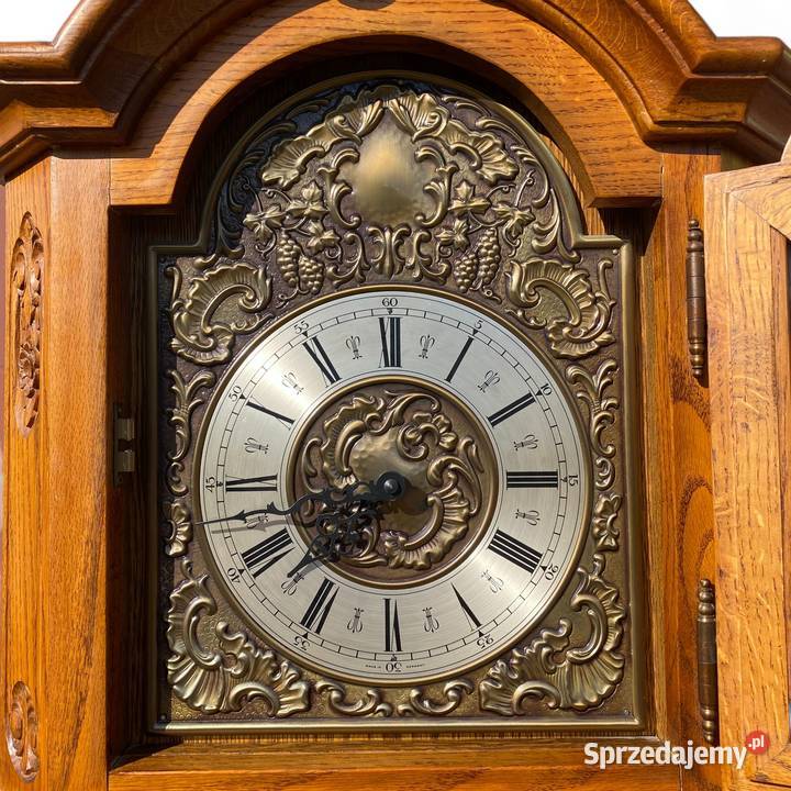 Zegar kwadransowy stojący w rzeźbionej dębowej Gryfice