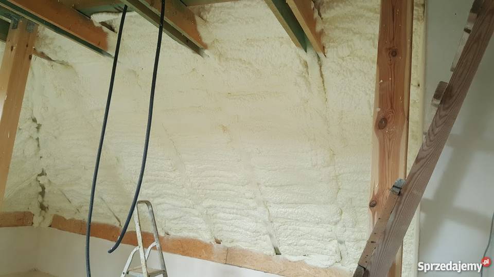 Ocieplanie poddaszy Ocieplenia poddaszy pianką Gubin