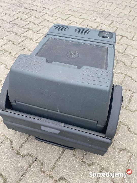Sprzedam lodówkę 24V ze stolikem do MAN ładna Akcesoria sprzedam