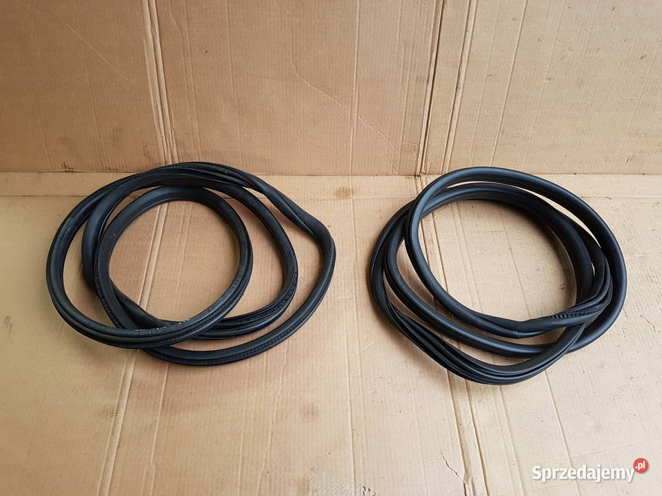 BMW 1 120 F20 LIFT uszczelka uszczelki wnęki Legnica