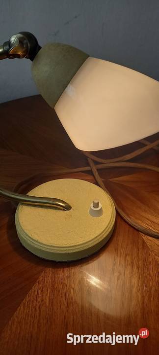 Mała lampka nocna z kloszem z lat 5060 ubwieku Skierniewice sprzedam
