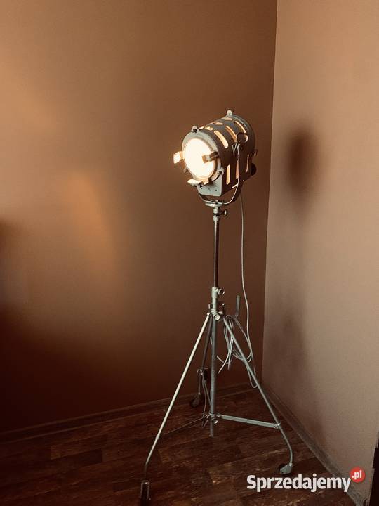 Lampa teatralno filmowa z okresu PRL Vintage Poznań sprzedam