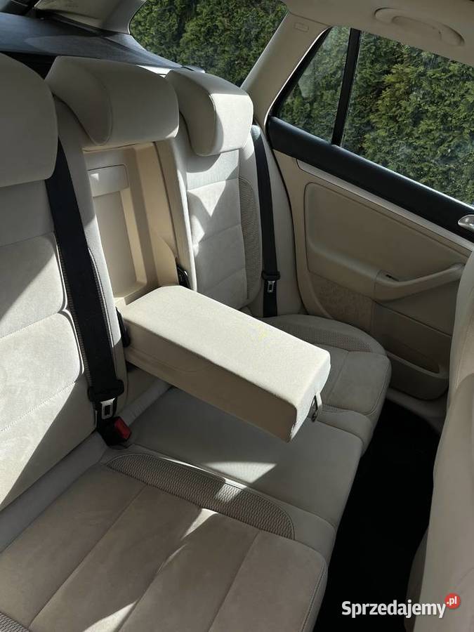 Volkswagen Golf VI Variant Rok produkcji 2011 Mniów sprzedam