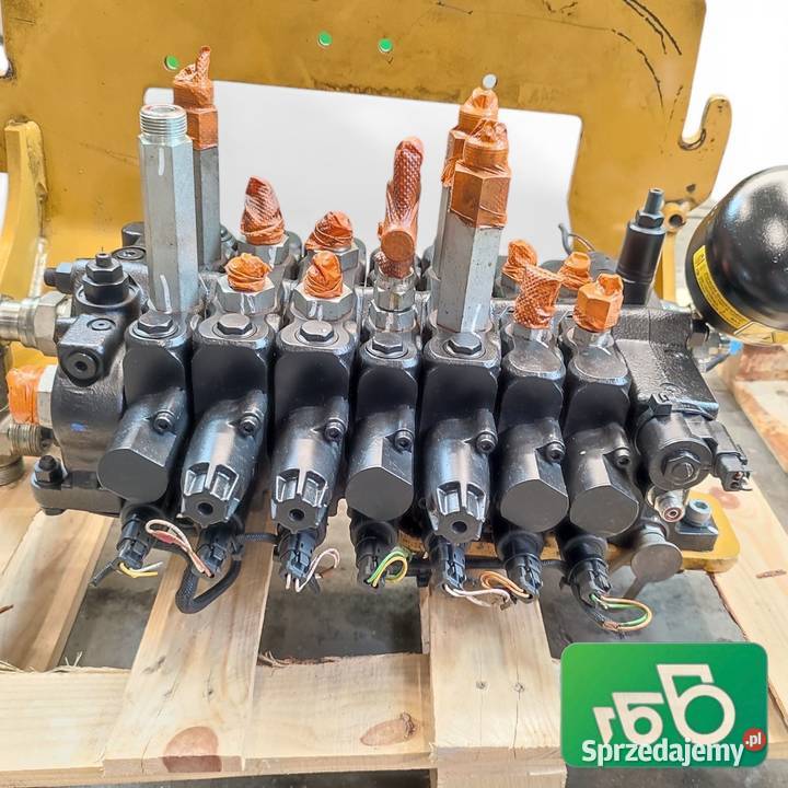 Rozdzielacz hydrauliczny L21F634 Caterpillar wielkopolskie Wilkowo