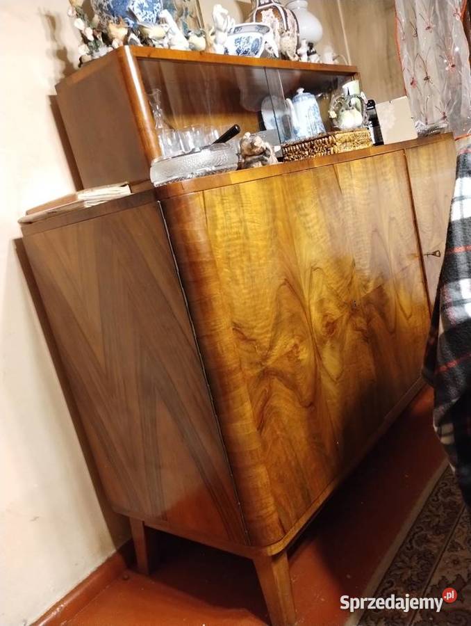 Sprzedam szeroki niski stary kredens pokojowy z Jelenia Góra sprzedam