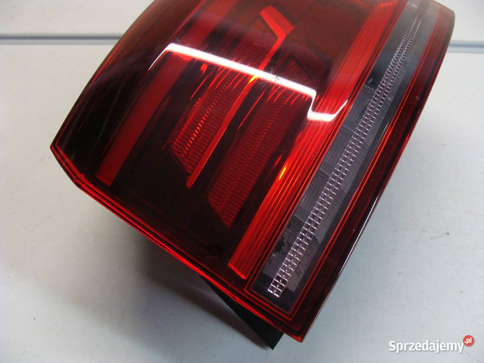 VW GOLF SPORTSVAN LIFT LAMPA TYLNA PRAWA LED Goleniów