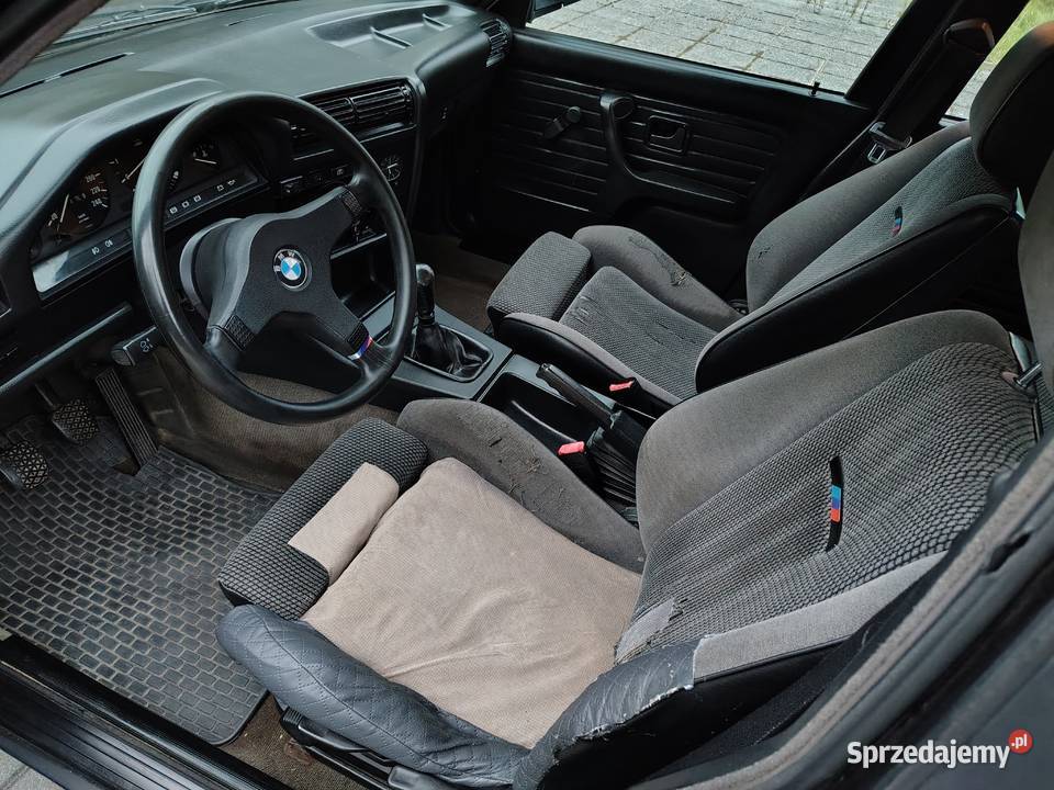 BMW E30 Sedan porządany Czarny kolor śląskie Będzin