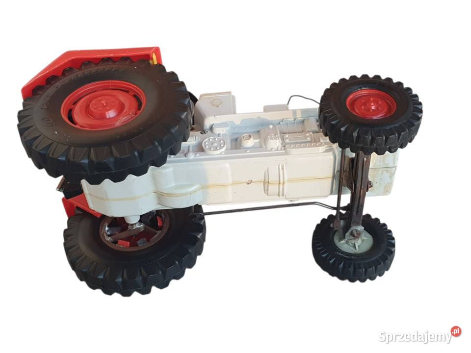 Stary model traktor z przyczepą ITES Cieszyn