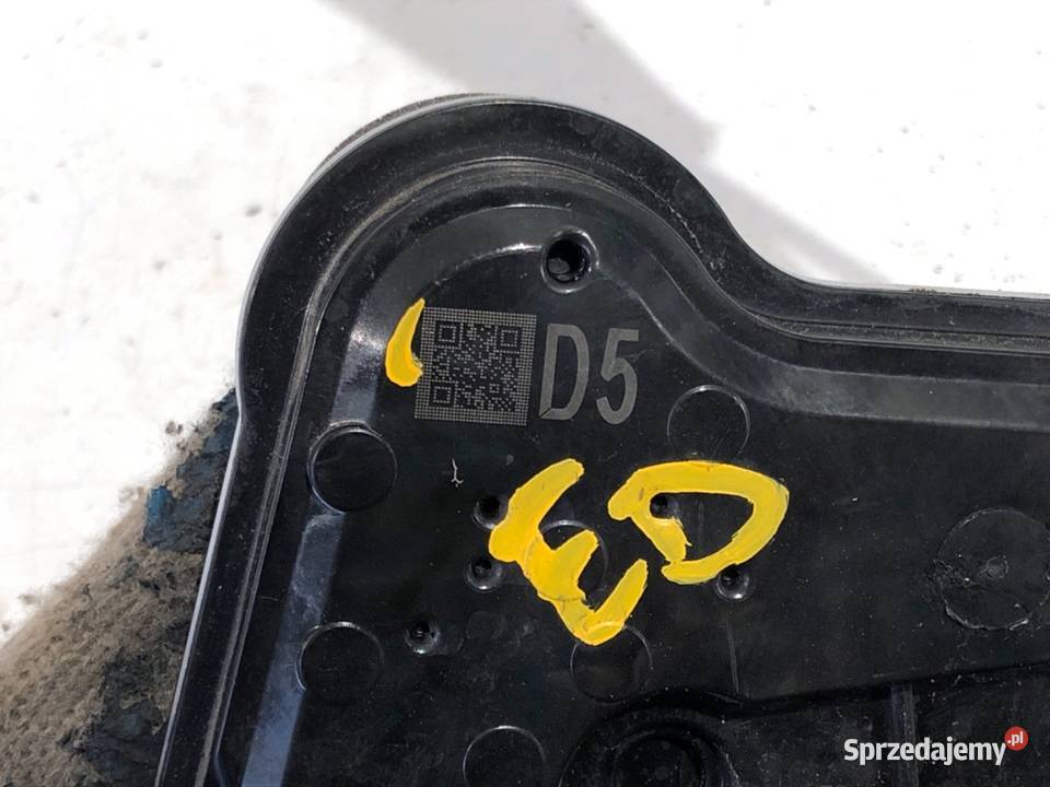 ZAMEK DRZWI PRAWY PRZÓD TOYOTA COROLLA E21 Kombi osobowe