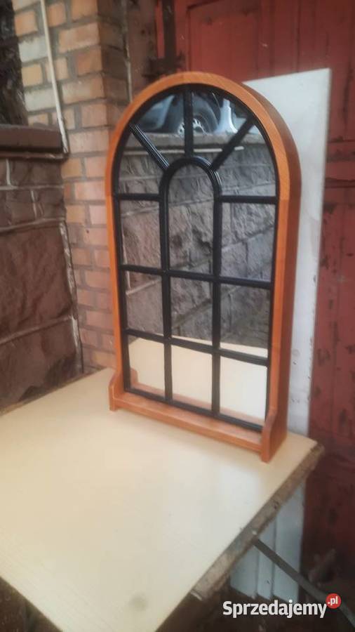 stare okno żeliwne w drewnianej obudowie Szczecinek