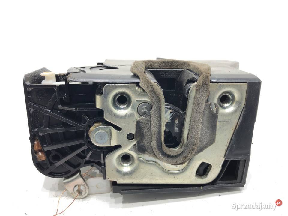 ZAMEK DRZWI PRAWY PRZÓD DACIA DUSTER Hatchback