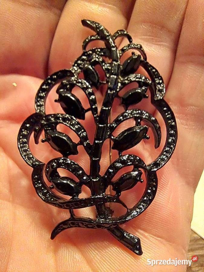 czarna broszka z prlu w kształcie liścia stan Sandomierz