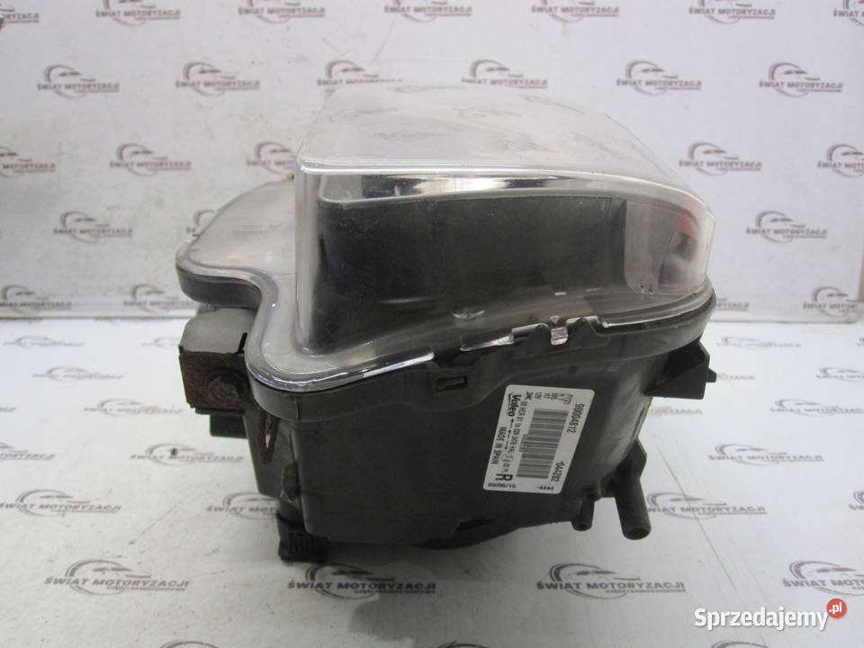 BMW E82 10r lampa prawa przód 90004812 10019510