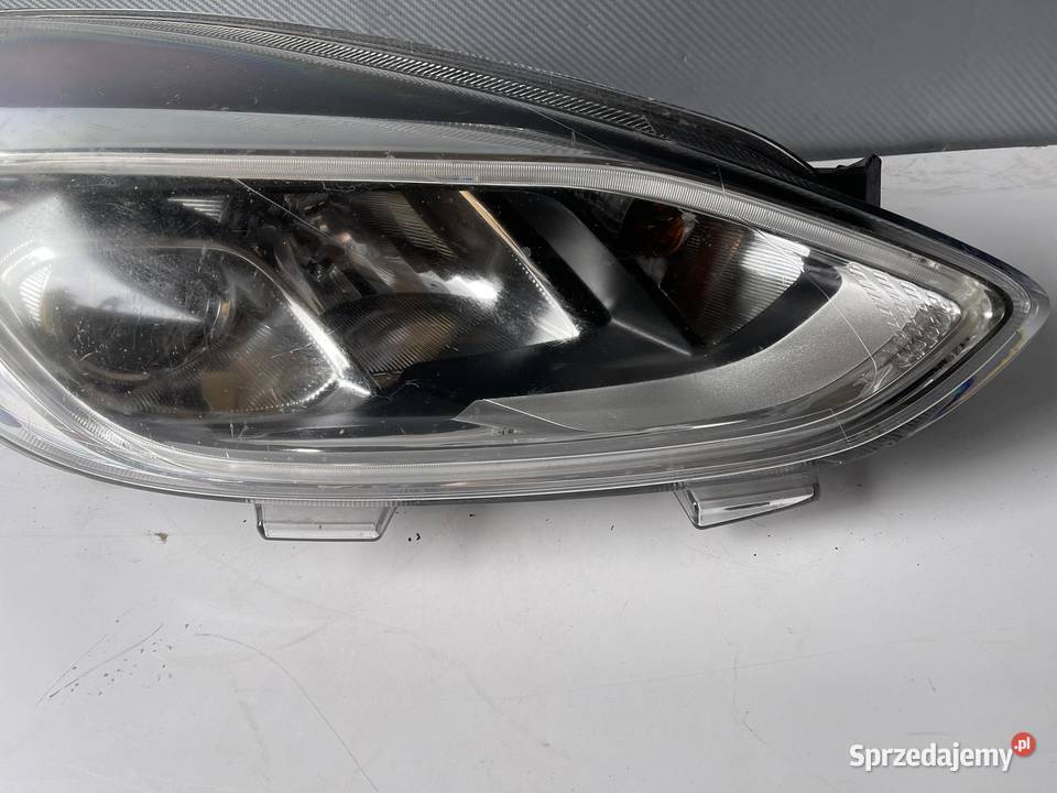 FORD FIESTA MK8 PRAWA LAMPA PRZÓD Motoryzacja Ostroróg sprzedam