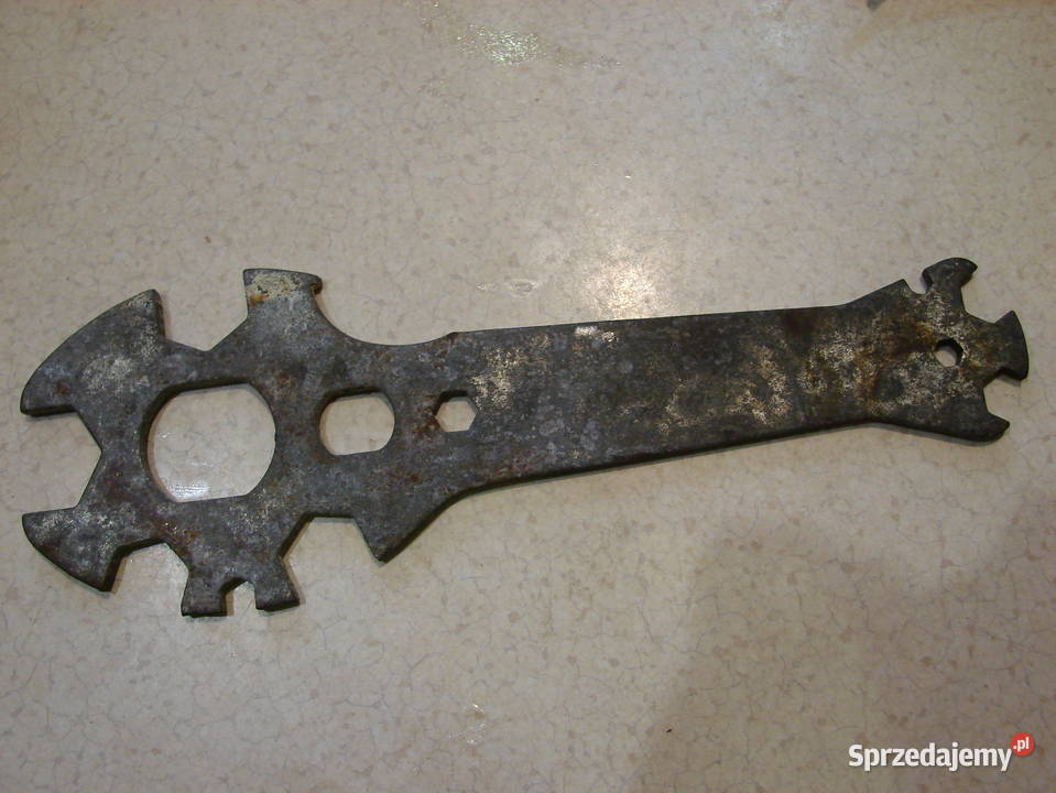 Klucz wieloczynnościowy starego motoru WSK WFM Starogard Gdański