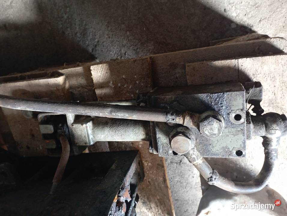 Rozdzielacz Ursus C 330 C330 C325 C 325 C328 C nieuszkodzony Konin