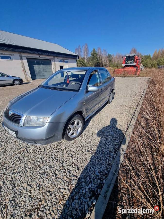 Skoda Fabia 14 niski przebieg kupiony w polskim salonie Przyłęk