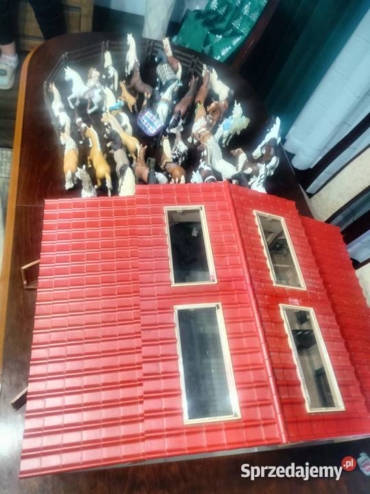 Zestaw schleich z dużą stajnią