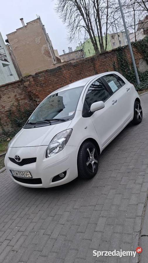 Toyota yaris 13 benzyna vTec 155000km Świdnica
