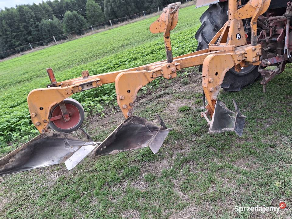 Pług trzy skibowy