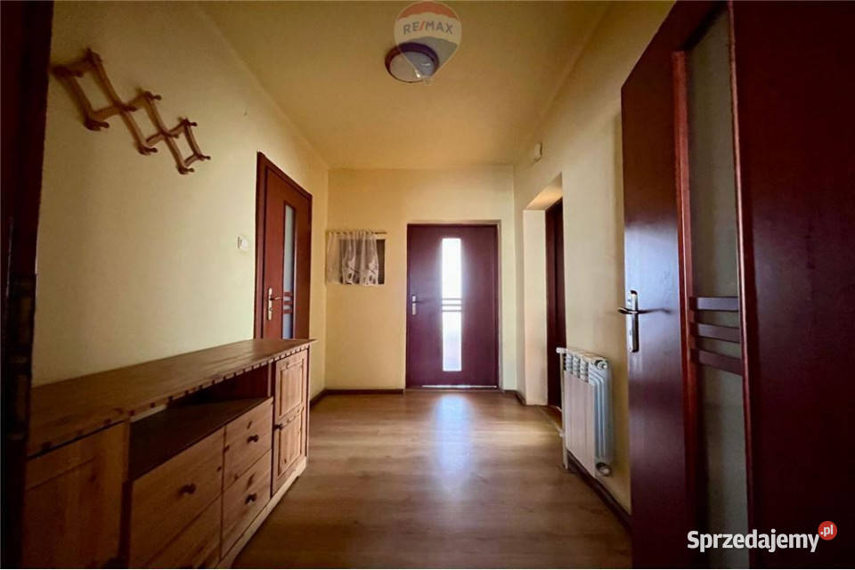 Urokliwy dom w stylu zakopiańskim w Kurowie Rok budowy 1960 Nieruchomości