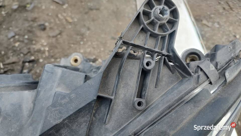 Reflektor lampa tradycyjna halogenowa lewa prawa osobowe Książ Wielkopolski