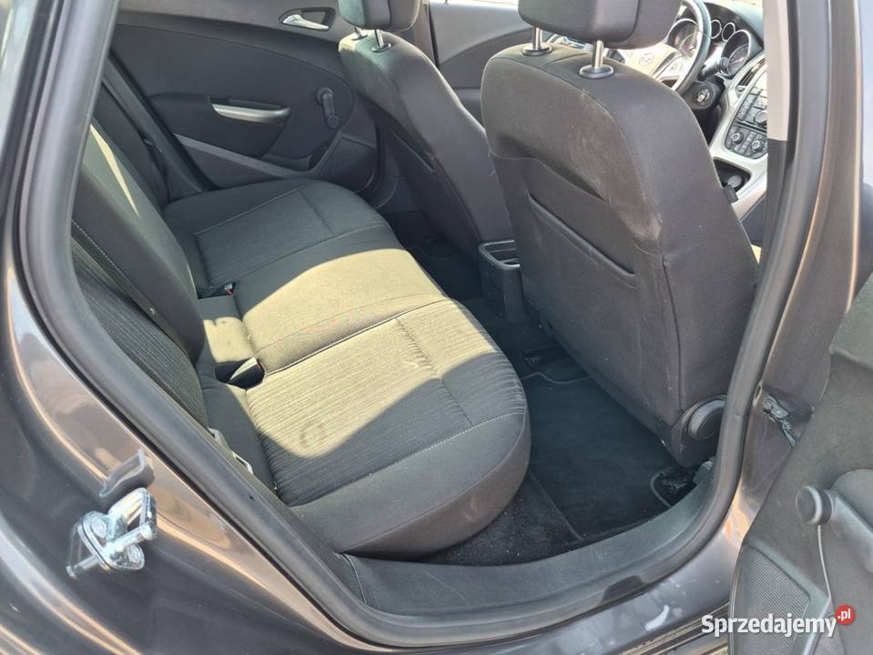 Opel Astra J 2011 benzyna