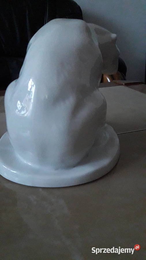 Figurka siedzącego niedżwiedzia Bogucice lata 60 Janów Lubelski