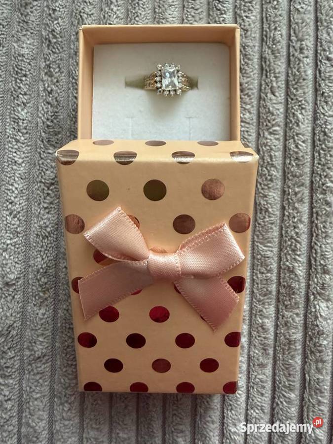 Złoty pierścionek 585