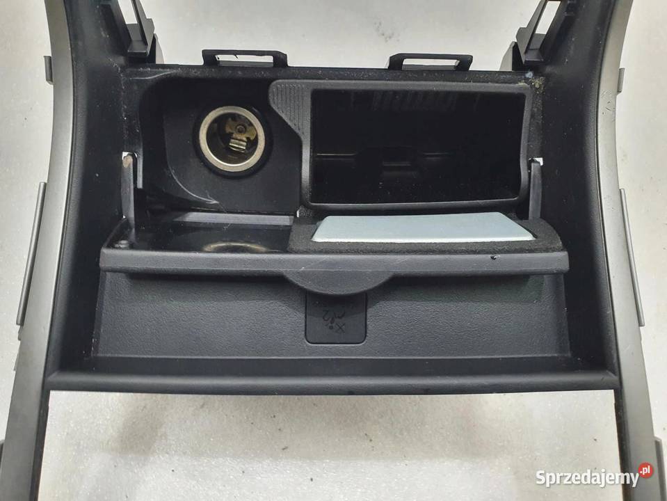 PANEL ŚRODKOWY RAMKA POPIELNICZKA MAZDA 6 osobowe