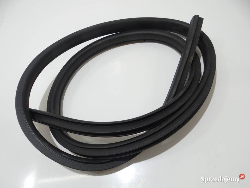 USZCZELKA DRZWI LEWA BMW E88 7164993 lubelskie Strzyżewice