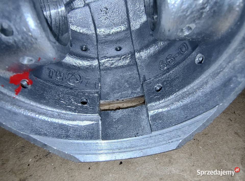 Tłoki Ural 7812 i 7813 Tłoki Leszno