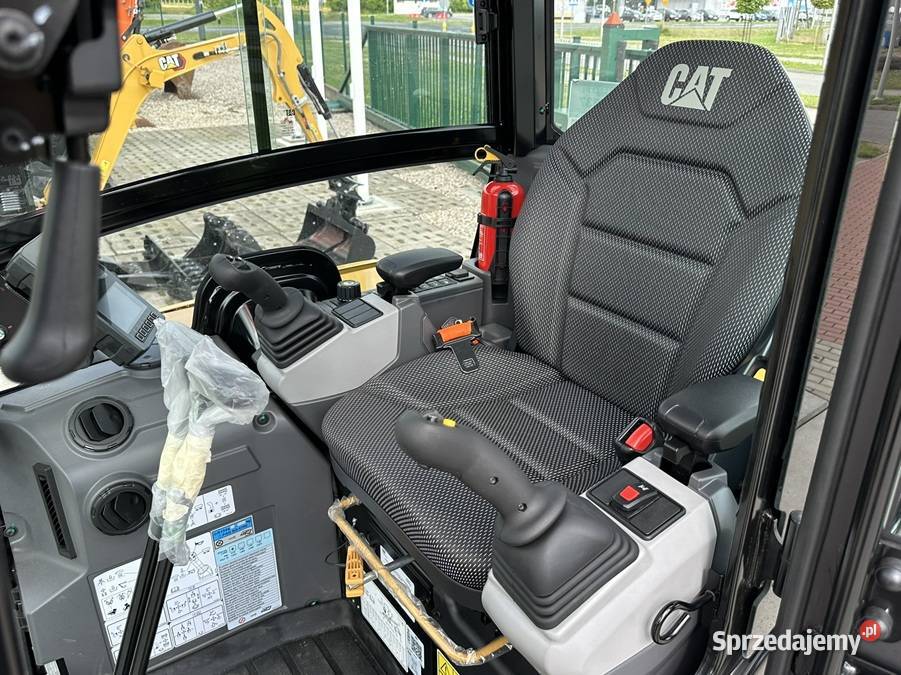 FABRYCZNIE NOWA MINIKOPARKA CATERPILLAR 3027 CR Koparki Tuliszków