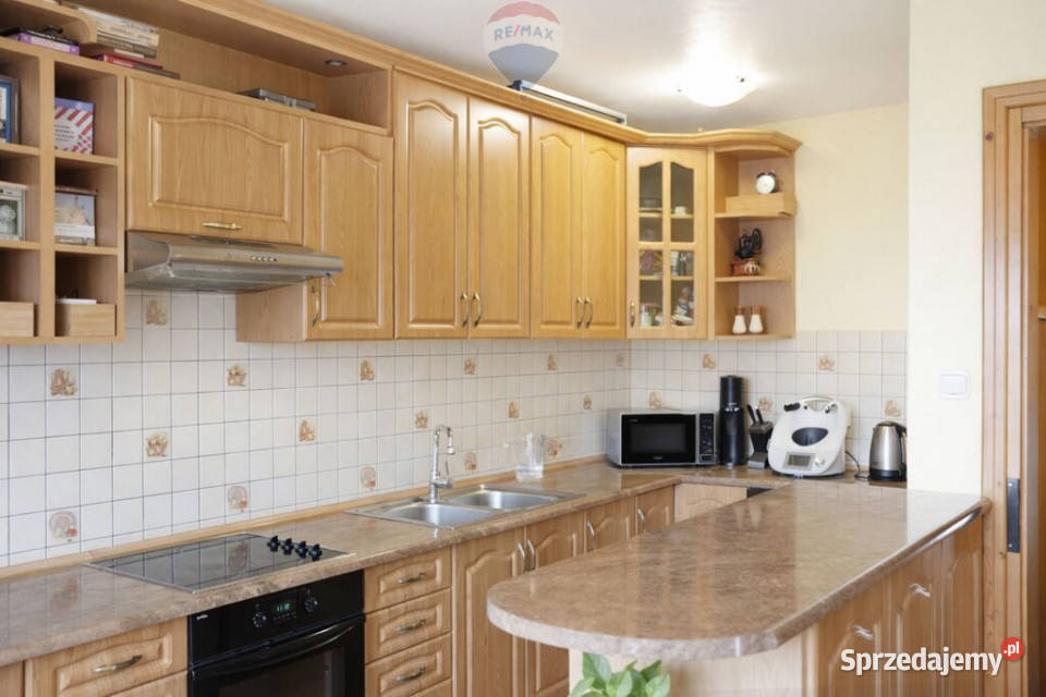 DOM W CENTRUM CZARNEJ GÓRY Z WIDOKIEM NA TATRY 1786m2 Czarna Góra