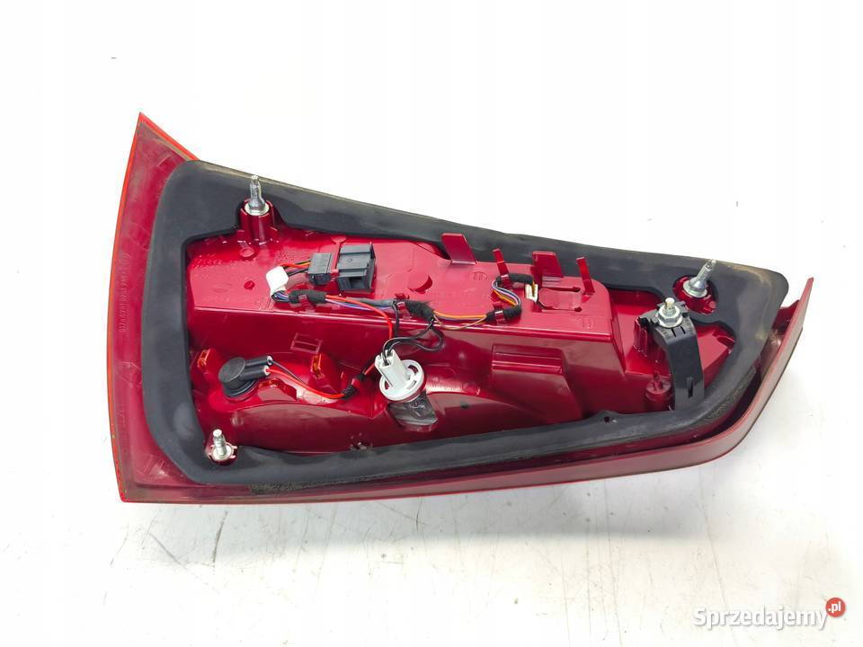 LAMPA PRAWY TYŁ W KLAPĘ AUDI A1 8X 8X0945094E Przystajń