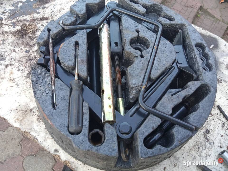 Saab 95 zestaw kluczy wyposażenie fabryczne Stalowa Wola
