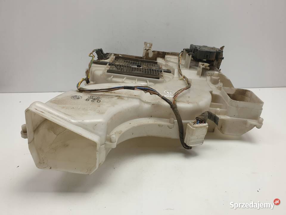 Mitsubishi Pajero III WENTYLATOR Dmuchawa tył osobowe