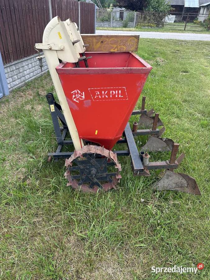 Sadzarka koszyczkowa do ziemniaków dwurzędowa Rolnictwo świętokrzyskie Kucębów