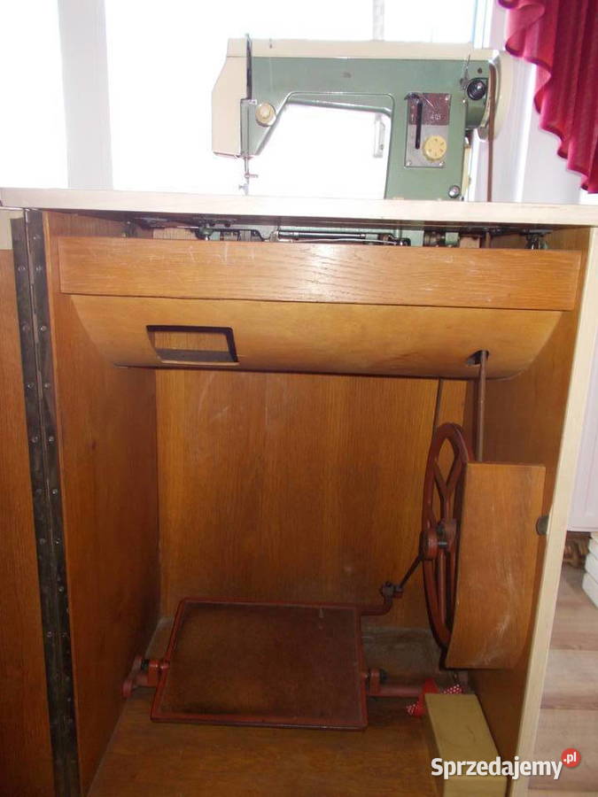 Szafkowa maszyna do szycia Łucznik Wejherowo
