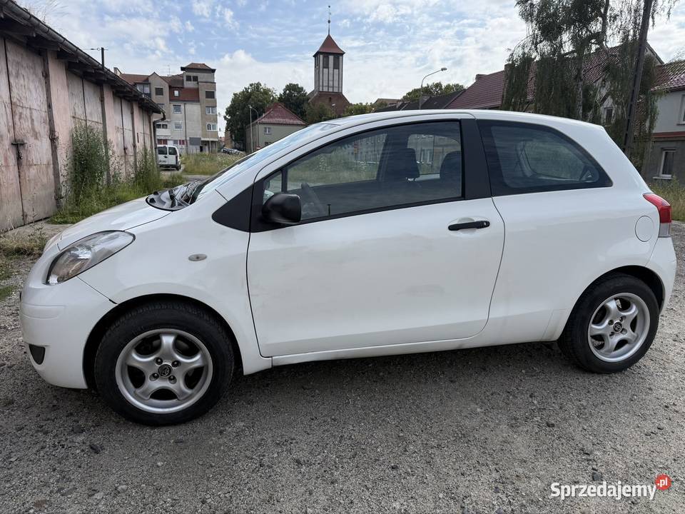 Toyota Yaris 2009r 10L 69 Benzyna 95060km Myślibórz sprzedam