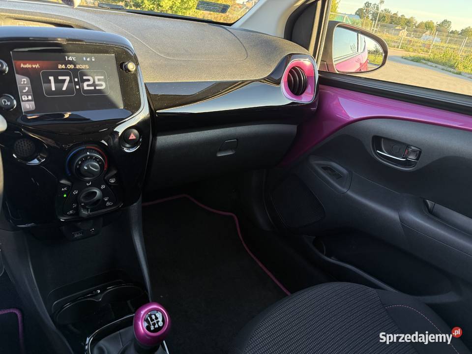 Wyjątkowa Toyota Aygo Magenta salon Polska Warszawa