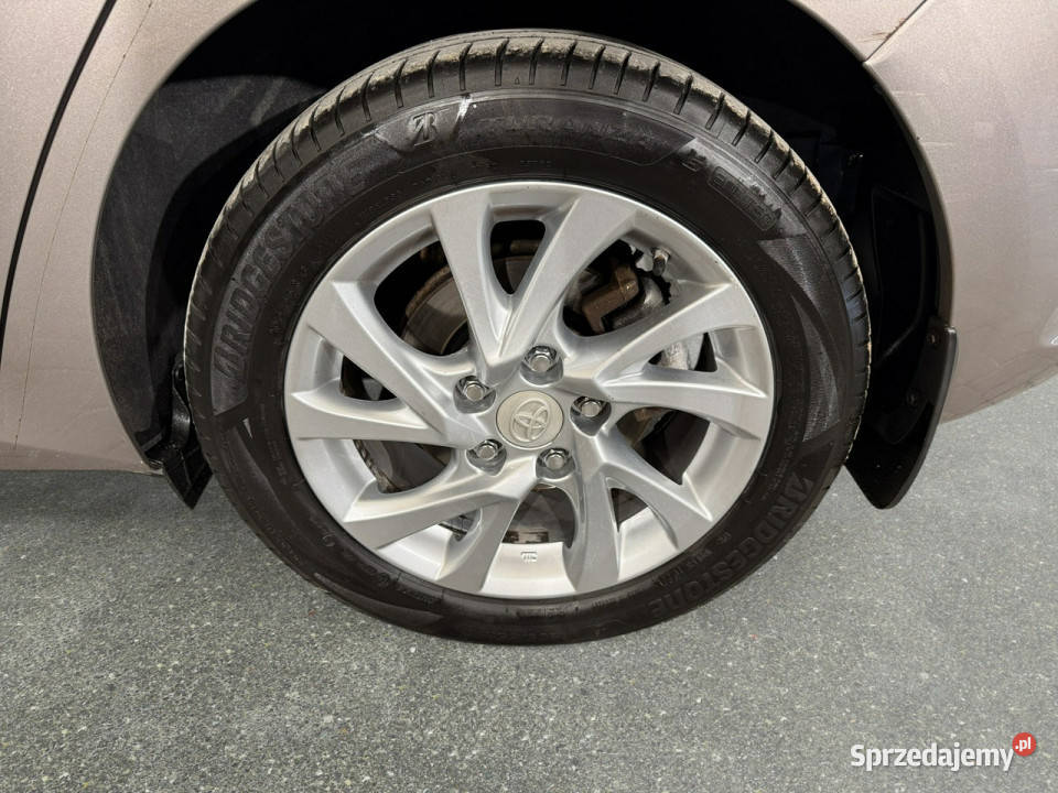 Toyota Auris 16 132 M6 20152016 r salon przebieg benzyna Myślenice sprzedam